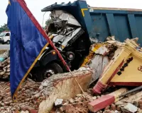 Redwa Devi Mandap Accident: बेकाबू हाईवा ने पलभर में ढहा दिया वर्षों पुराना देवी मंडप, गांव में छाया मातम