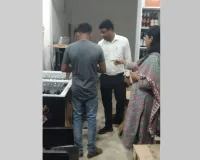 चास के कुर्रा में छापेमारी से हड़कंप, शराब दुकान से मिली 556 एक्सपायरी बियर