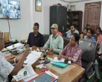बीडीओ राजेश सिन्हा की अध्यक्षता में कनीय अभियंताओं और पंचायत सचिवों की समीक्षा बैठक