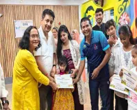 Deoghar News: बुआ फिल्म्स के 5 दिवसीय समर कैंप का भव्य समापन, माताओं ने रैंप वॉक कर बिखेरा जलवा