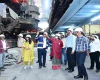 राष्ट्रीय अनुसूचित जनजाति आयोग की सदस्य डॉ. आशा लकड़ा ने किया स्टील प्लांट का दौरा