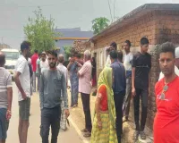 Koderma News: अनीश सिंह की मौत के बाद बवाल, ग्रामीणों ने मरकच्चो-जयनगर मुख्य मार्ग किया जाम