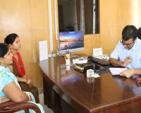 Koderma News: उपायुक्त उत्कर्ष गुप्ता ने जनता दरबार में सुनीं आमजनों की समस्याएं
