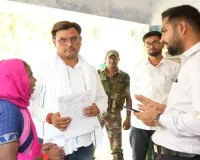 Palamu News: उपायुक्त दिलीप सिंह शेखावत ने बारालोटा के बूथों का किया औचक निरीक्षण