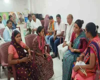 Hazaribagh News: पूर्व विधायक अंबा प्रसाद ने समाधान भवन में लगाया जनता दरबार