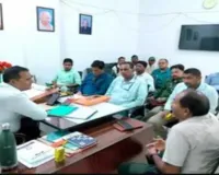 Pakur News: एसआईआर अभियान को लेकर बाबुधन मुर्मू ने नगाड़ा बजाकर जगाया समाज