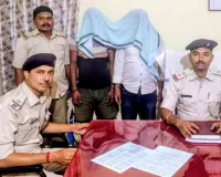 Koderma News: टाटा मैजिक वाहन से अवैध शराब की खेप बरामद, दो गिरफ्तार 