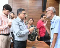 Bokaro News: उपायुक्त अजय नाथ झा ने 'हम आपको सुनते हैं' कार्यक्रम में सुनीं समस्याएं