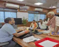 Giridih News: उपायुक्त रामनिवास यादव ने कार्यालय कक्ष में लगाया भव्य जनता दरबार