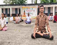 Koderma News: डीवीसी +2 हाई स्कूल में उत्साहपूर्वक मनाया गया योग दिवस