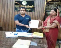 पाकुड़ की सड़कों पर बढ़ी आवारा पशुओं की समस्या, वार्ड पार्षद ने सौंपा ज्ञापन