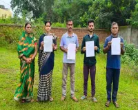 18 साल से बसे परिवार का रास्ता बंद करने का आरोप, गिरिडीह में टोटो चालक ने भूमाफियाओं पर लगाए गंभीर आरोप
