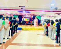 Koderma News: मॉडर्न पब्लिक स्कूल में गुरु मंत्र उच्चारण के साथ शुरू हुआ विशेष कार्यक्रम