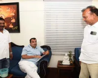 Khunti News: खूंटी बाइपास और फोरलेन निर्माण में तेजी लाने की मांग, भाजपा जिलाध्यक्ष ने केंद्रीय मंत्री से की मुलाकात