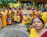 Koderma News: गायत्री शक्तिपीठ में धूमधाम से मना गुरु पूर्णिमा पर्व, 100 पौधों का हुआ वितरण
