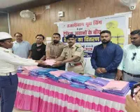 हजारीबाग यूथ विंग का सराहनीय कदम, 70 ट्रैफिक पुलिस जवानों को वितरित किए रेनकोट