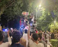 जंतर-मंतर पर रात को फिर हिंसा, दिल्ली पुलिस का दावा-प्रदर्शनकारी खुखरी लहराते दिखे