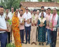 सिर्फ पौधे लगाएं नहीं, उन्हें बचाएं भी: पौधा वितरण कार्यक्रम में SDM संजय पांडेय का संदेश