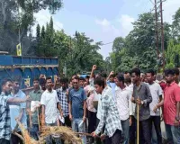 पाकुड़ में नीट परीक्षा के कथित पेपर लीक मामले को लेकर आदिवासी छात्र संघ का प्रदर्शन