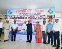 उत्तरी छोटानागपुर प्रमंडल के आयुक्त विजय कुमार गुप्ता ने वोटर हेल्पलाइन एवं मतदाता सहायता केंद्र का किया निरीक्षण