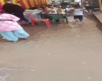 हर बारिश में तालाब बन जाती हैं गलियां, जल निकासी नहीं होने से ग्रामीण परेशान