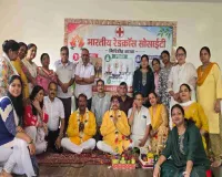 Giridih News: गुरु पूर्णिमा पर रेड क्रॉस योग केंद्र में योग गुरुओं का सम्मान, शिष्यों ने किया अभिनंदन