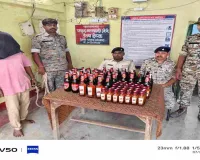 पाकुड़ में अवैध विदेशी शराब पर पुलिस की बड़ी कार्रवाई, तस्कर गिरफ्तार, शराब और बीयर बरामद