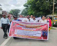 Koderma News: 6 माह से मानदेय न मिलने से नाराज स्वास्थ्य आउटसोर्सिंग कर्मियों की अनिश्चितकालीन हड़ताल