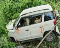 Sahebganj News: शिवगादी के पास श्रद्धालुओं से भरी टीयूवी नाले में गिरी, पश्चिम बंगाल के एक ही परिवार के 5 लोग घायल