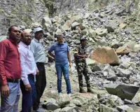 उपायुक्त रामनिवास यादव ने अरतोका में किया औचक निरीक्षण, अवैध पोकलेन जब्त करने के निर्देश
