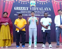 Koderma News: ग्रिज़ली विद्यालय के लव कुमार शर्मा ने राज्य योगासन चैंपियनशिप में जीता स्वर्ण पदक