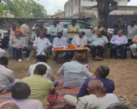 Koderma News: पिछड़ा वर्ग आयोग अध्यक्ष जानकी यादव ने विस्थापित गांवों का किया दौरा