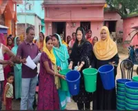 स्वच्छ मधुपुर अभियान को मिली नई रफ्तार, वार्ड-7 में घर-घर बांटे गए डस्टबिन