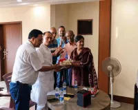 Koderma News: नगर परिषद अध्यक्ष रमेश हर्षधर के साथ चांडक कैम्पसवासियों की बैठक, समस्याओं पर चर्चा