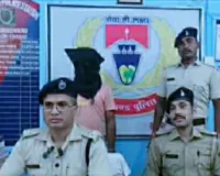 Sahibganj News: बरहरवा पुलिस की बड़ी कार्रवाई, युवक के पास से देसी पिस्टल, 5 कारतूस और संदिग्ध पाउडर बरामद