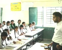 Palamu News: उपायुक्त ने चैनपुर के आवासीय बालिका विद्यालयों का किया निरीक्षण