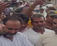 Koderma News: फीस न देने पर बच्चों को धूप में खड़ा करने वाले आईलेक्स स्कूल पर गिरेगी गाज
