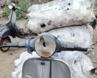 Dhanbad News: दमागुड़िया माइंस क्षेत्र में सीआईएसएफ की बड़ी कार्रवाई, अवैध कोयले से लदे दो स्कूटर जब्त