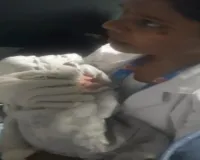 पूर्वा एक्सप्रेस में गूंजी किलकारी, चलती ट्रेन में महिला ने दिया बेटे को जन्म; रेलवे टीम ने पेश की मिसाल
