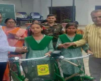 Hazaribagh News: पीएम श्री मध्य विद्यालय में साइकिल वितरण समारोह, 122 विद्यार्थियों को मिली साइकिल