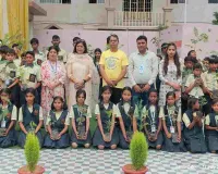 Ranchi News: हिलटॉप पब्लिक स्कूल में नगर निगम और प्रिज्मोलॉइन ने बांटे सौ फलदार पौधे, बच्चों ने ली शपथ