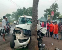Hazaribagh News: बड़कागांव के पंकरी बरवाडीह में खजूर पेड़ से टकराई स्कॉर्पियो, कई लोग घायल