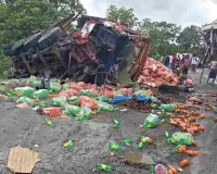Koderma News: रांची-पटना मार्ग पर कोडरमा घाटी में कंटेनर और ट्रक की भीषण टक्कर, चालक घायल