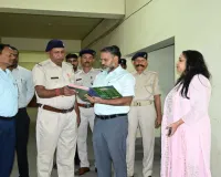 Giridih News: उपायुक्त रामनिवास यादव ने किया ईवीएम-वीवीपैट वेयरहाउस का मासिक औचक निरीक्षण