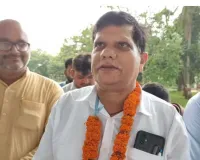 Koderma News: चंद्रावती स्मारक उत्कृष्ट विद्यालय में सुधीर कुमार सिंह का भव्य विदाई समारोह आयोजित