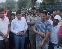 Hazaribagh News: 30 घंटे बाद खत्म हुआ सड़क जाम, एनटीपीसी मुआवजे और नौकरी पर सहमत