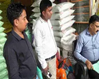 pakur News: खाद की कालाबाजारी पर प्रशासन सख्त, आमड़ापाड़ा में खाद दुकानों का औचक निरीक्षण