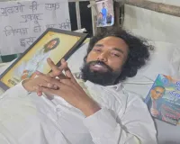 Student Protest: अनिश्चितकालीन भूख हड़ताल पर बैठे देवेंद्र नाथ महतो की तबीयत बिगड़ी, बोलने की स्थिति में नहीं