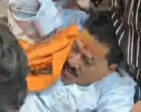 साहिबगंज प्लेटफॉर्म-2 पर चलती ट्रेन के नीचे गिरा बुजुर्ग, जीआरपी जवान की सूझबूझ से बची जान