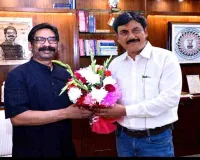 Pakur News: मुख्यमंत्री हेमंत सोरेन के जन्मदिन पर झामुमो नेता शाहिद इकबाल ने दी बधाई